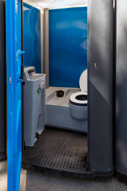 Best Porta potty rental near me  in Bloomfield, IN
